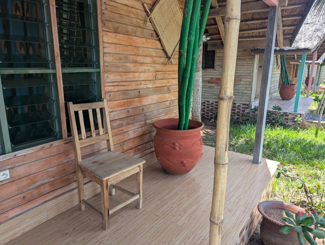 bungalow_plage_terre_chaise_terrasse