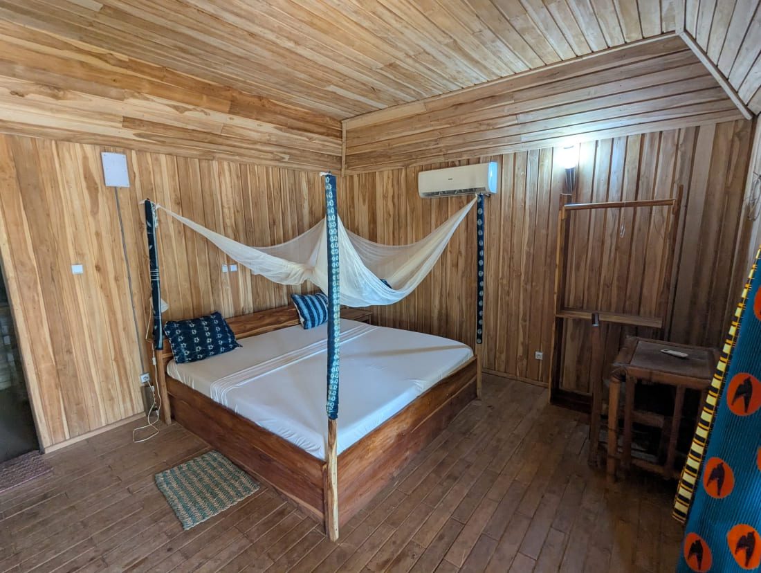 bungalow_plage_terre_lit_biais