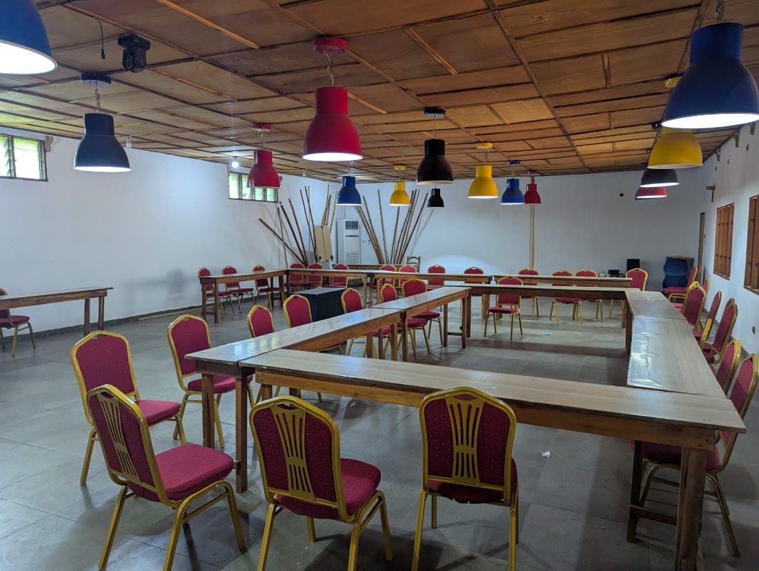 salle_réunion_tables
